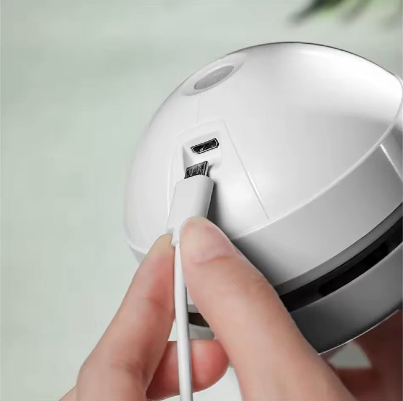 🧹 Mini Desk Dust Vacuum — USB Rechargeable Table Cleaner