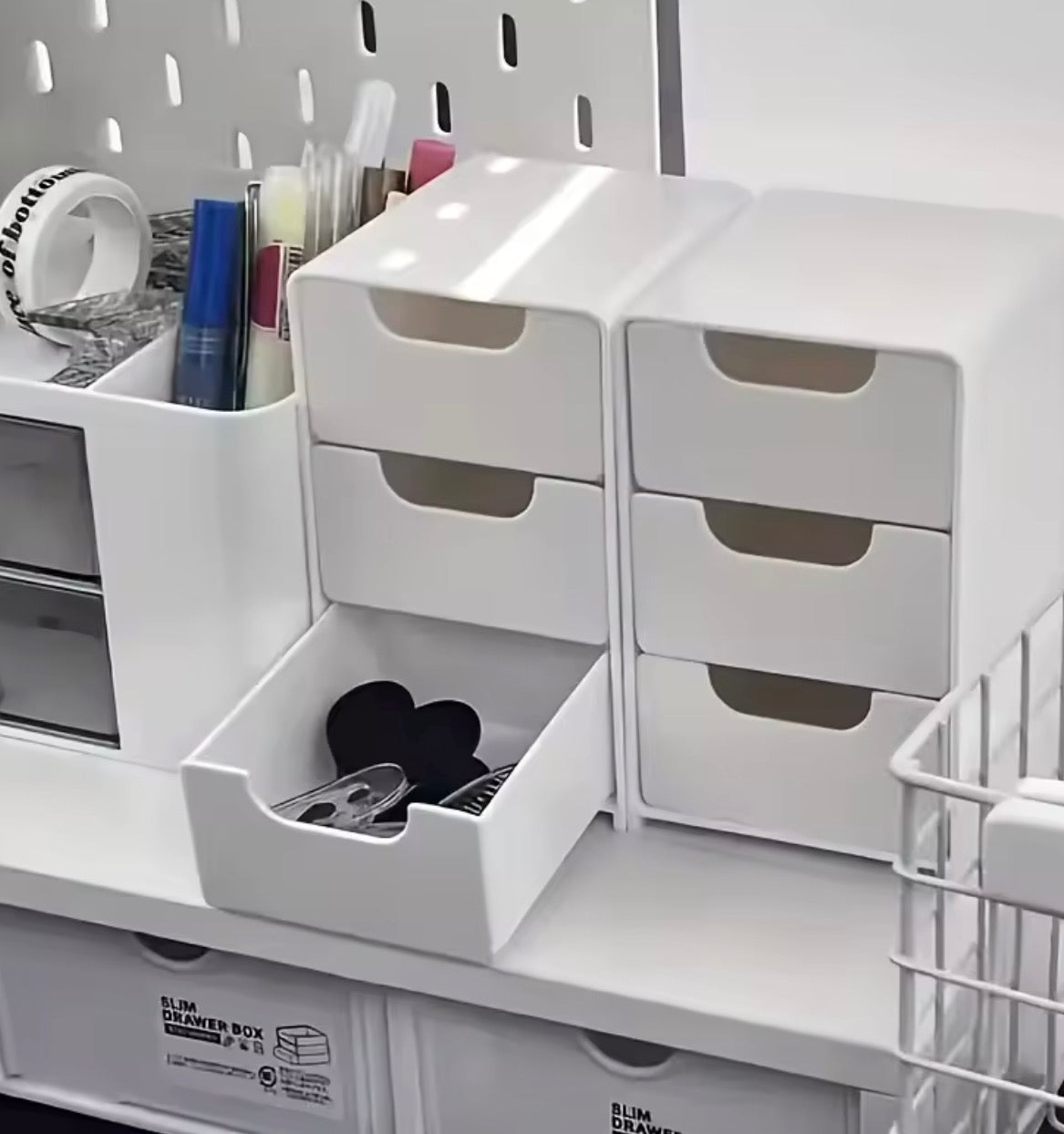 ChicVault™ 3-Tier Organizer with Drawers – Aesthetic Desk & Vanity Storage
Declutter Beautifully. Organize Effortlessly.