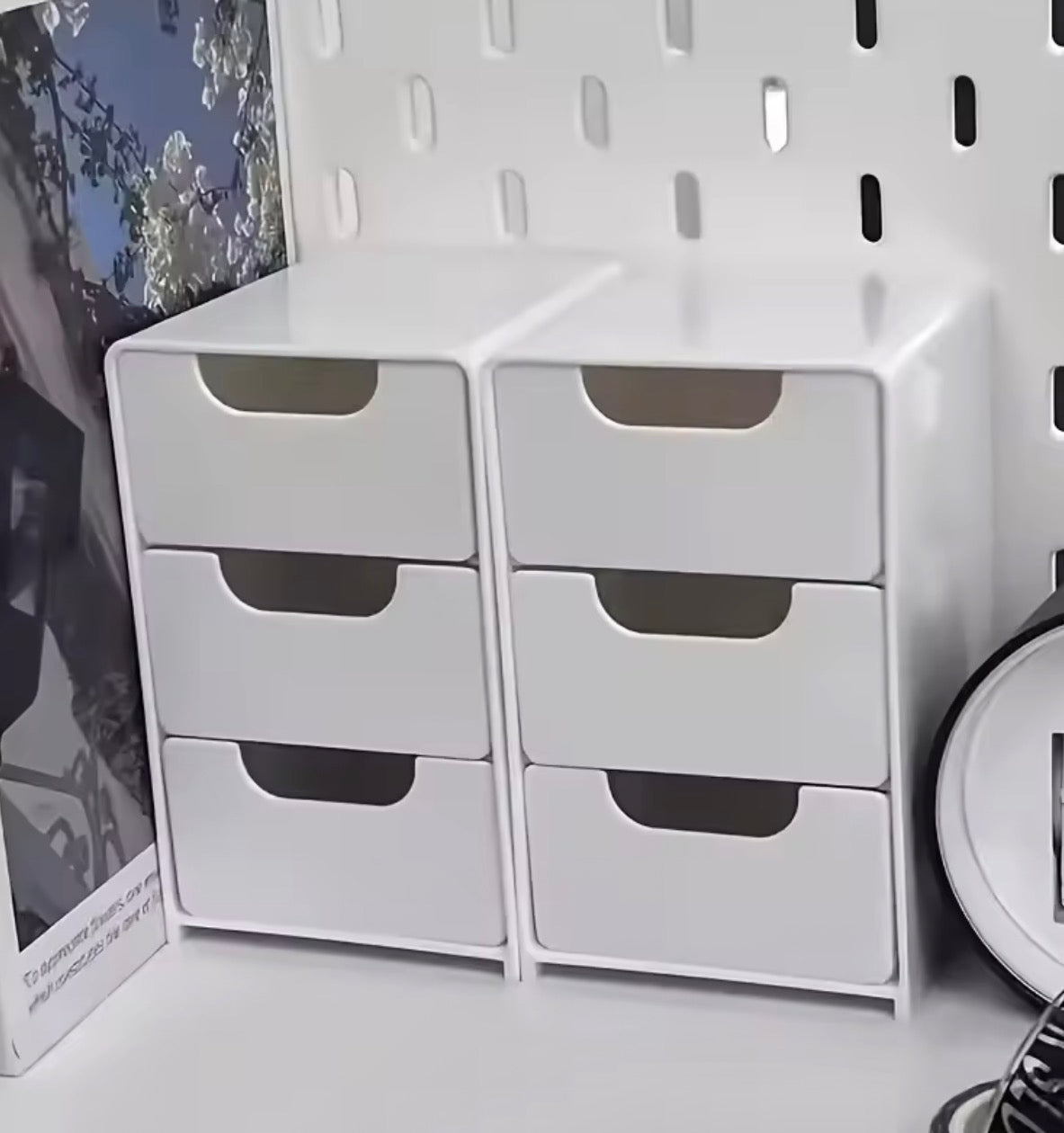 ChicVault™ 3-Tier Organizer with Drawers – Aesthetic Desk & Vanity Storage
Declutter Beautifully. Organize Effortlessly.